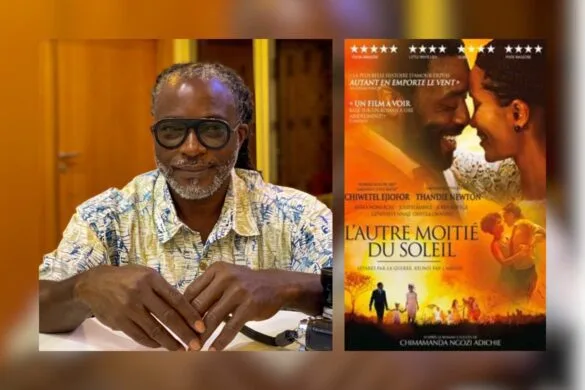 Biyi Bandele avec l'affiche du film L'autre moitié du soleil tiré du roman de Chimamanda Ngozi adichie.