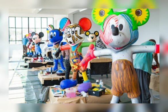 Statue de Mickey revistée par des artistes Sud Africain