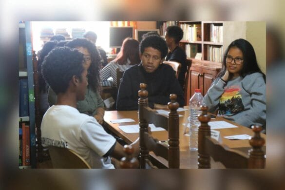 La bibliothèque humaine (Human Library) Empruntez une Personne, lisez une vie